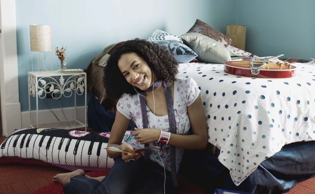 Pick out items she can use to decorate her bedroom.