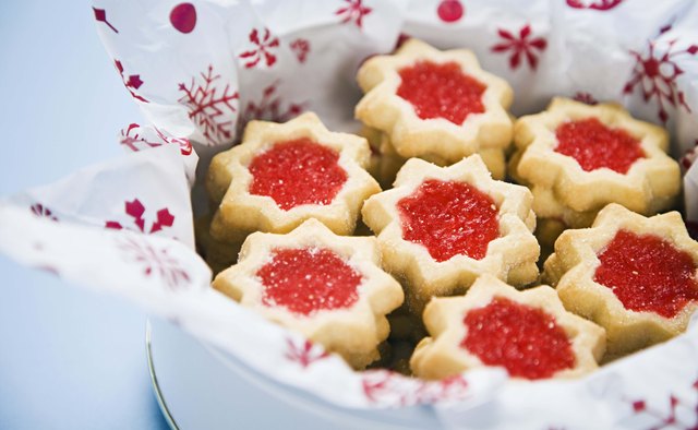 Cookies are a good housewarming gift.