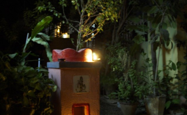 Hindu funerals incorporate Tulsi leaves.