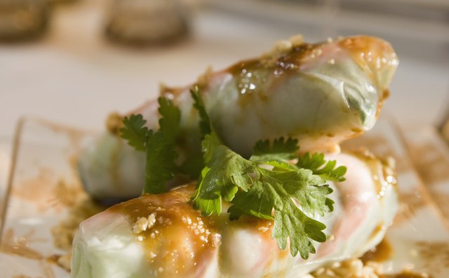 Fresh rolls are usually served cold with a dipping sauce.