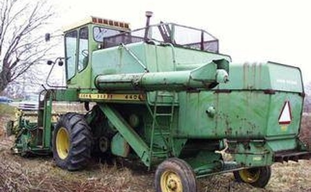 The History Of John Deere Combines It Still Runs the-history-of-john-deere-combines-it-still-runs