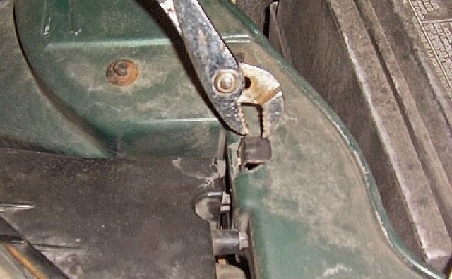 Ford clips head light housing