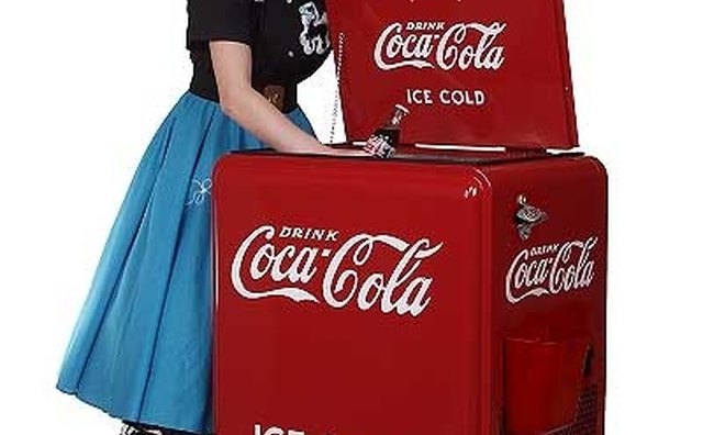 Top-lidded machines were often found in coffee shops and gas stations