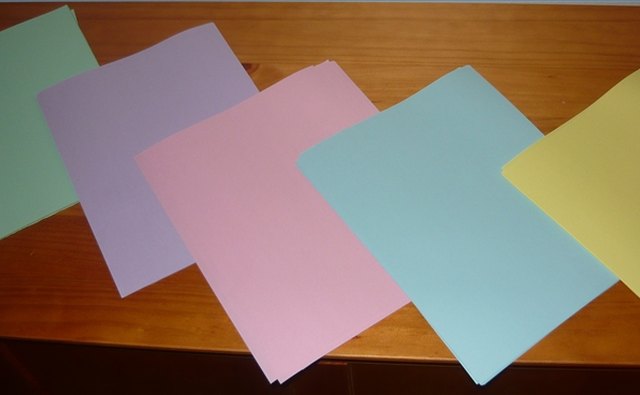 The color associated with an anniversary can be used in simple decorations for an anniversary party.