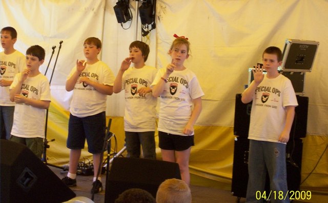 Kids sign a song at a summer camp