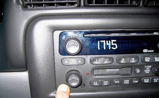 Press MIN (Minute) and HR (Hour) then AM/FM to enter.