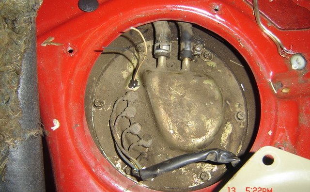 The Sending and Ground Wire of This Infiniti are Disconnected