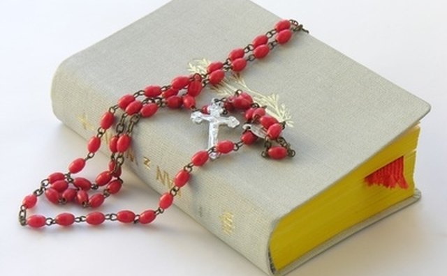 A rosary retreat lets participants focus on Mary and pray for her intercession.