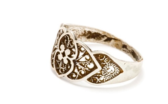 Celebrate an outgoing Master's service with a finely crafted ring.