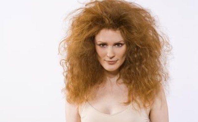 Find the way Aunt Cleo resembles a lion, apart from hair.