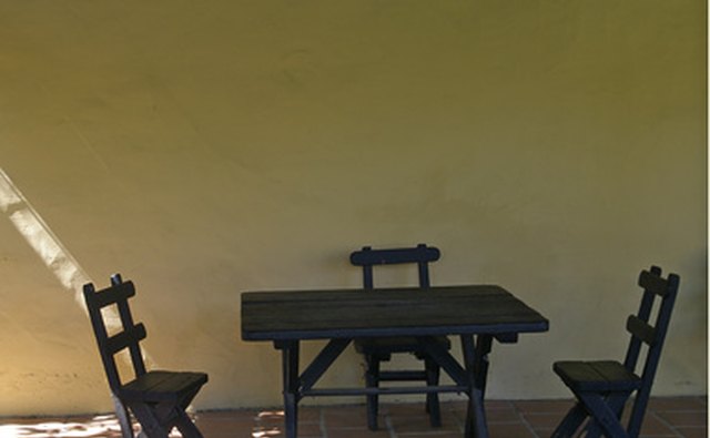A small table represents the prisoner's frailty.