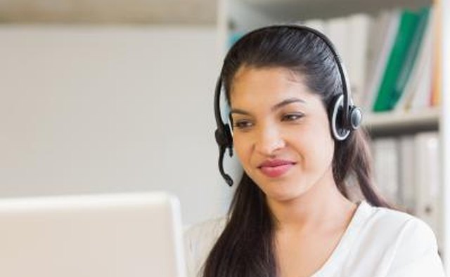 Women volunteering as alumni donation caller