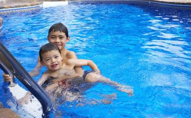 Popular naturist sports include volleyball, petanque, table tennis and swimming.