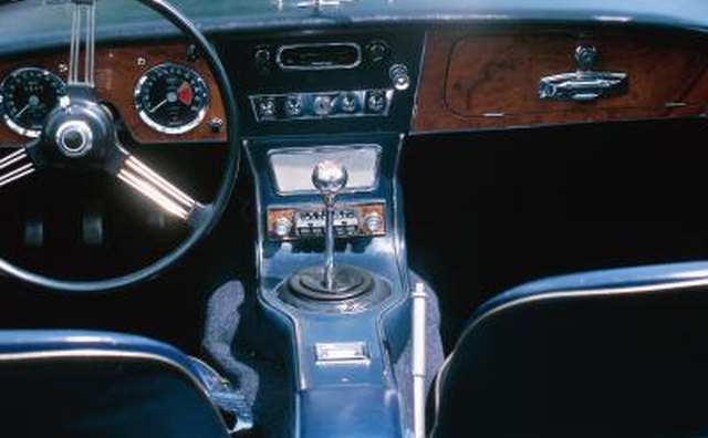 Gear shift and center console