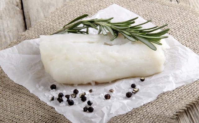 Fresh cod with salt, pepper and rosemary.