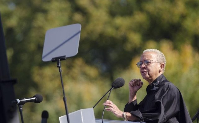Nikki Giovanni speaking at podium