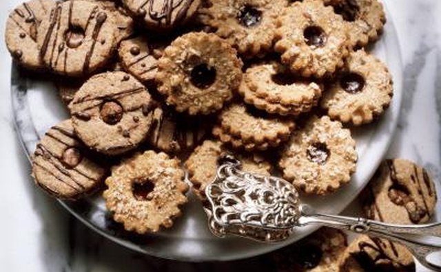 Plate of cookies.