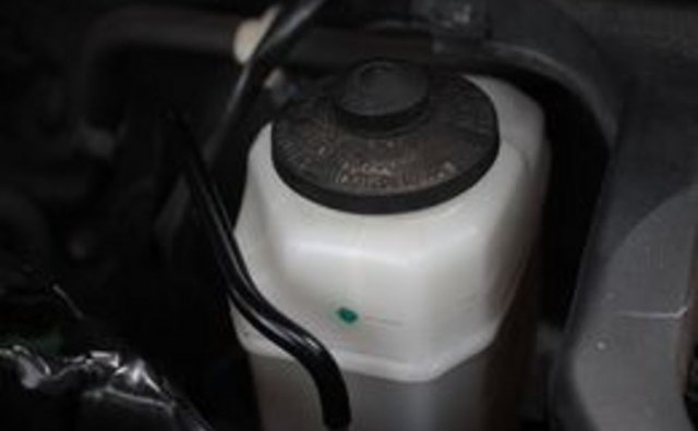 How to Check Clutch Fluid Level