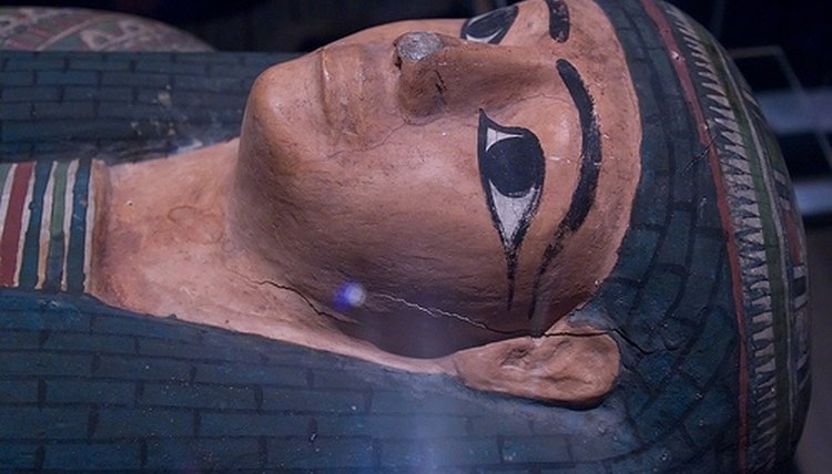 using an item on a sarcophagus darkest dungeon