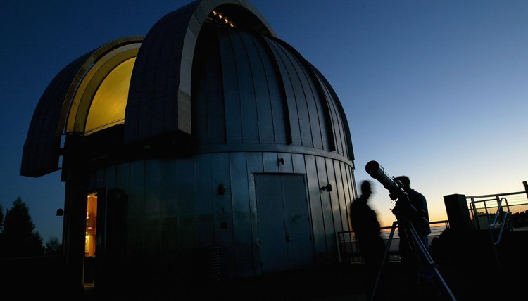 California Residents Wait To View Mars