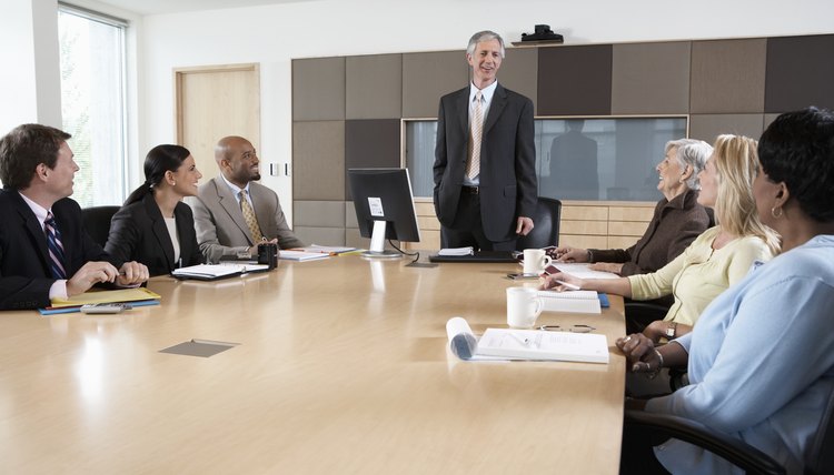 The board of directors annouces the dividend payment on the declaration date.