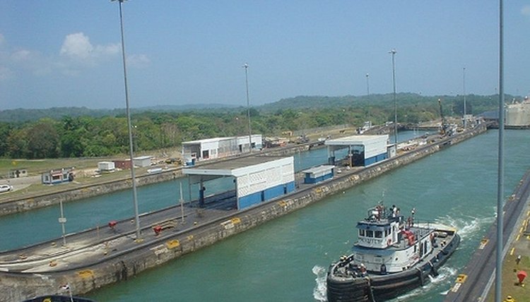 What Two Bodies Of Water Does The Panama Canal Connect 74
