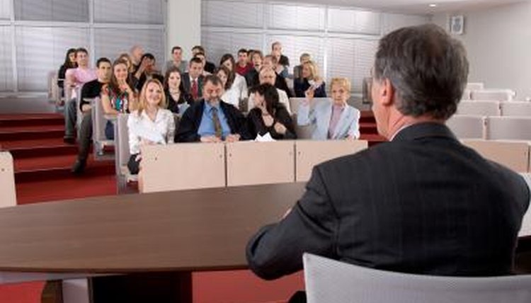 Business students are sitting in a seminar.
