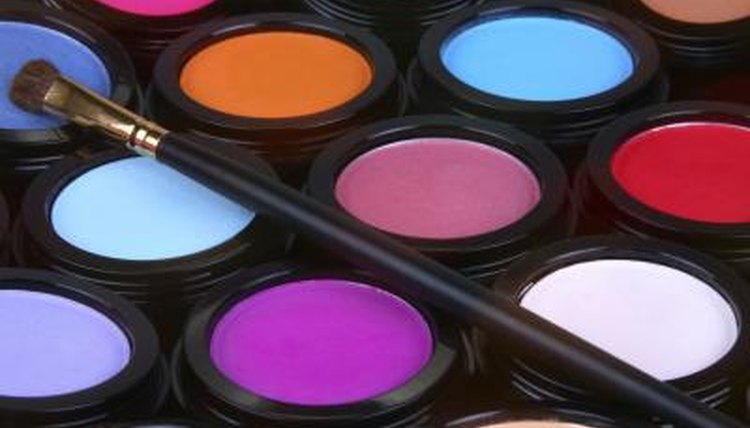 Prospective makeup artists can enroll in online or off-campus makeup artist training schools.