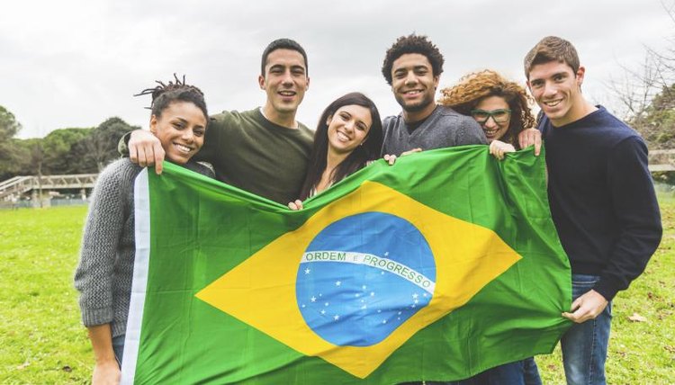 University students holding a Brazilian flag.