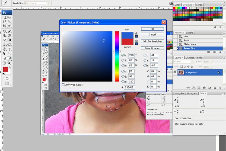 Haz clic en el primer plano de la caja de colores en la barra de herramientas y aparecerá una ventana para remplazar el color actual de la caja.