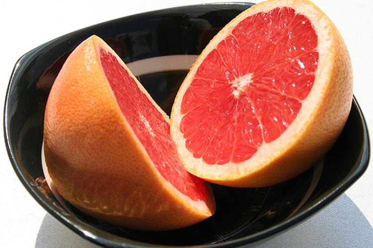 La vitamina C es anti-envejecimiento y se la usa en productos de belleza.