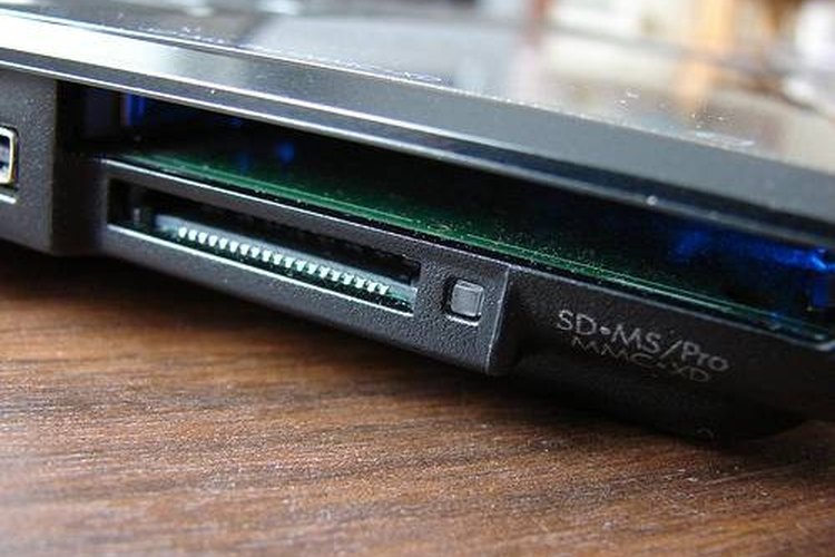 Cómo usar una tarjeta de memoria en una computadora portátil Toshiba