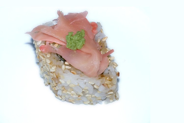 El rollo California contiene carne de cangrejo en lugar de pescado crudo.