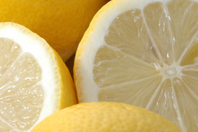 El ácido cítrico se encuentra en las frutas cítricas como los limones.