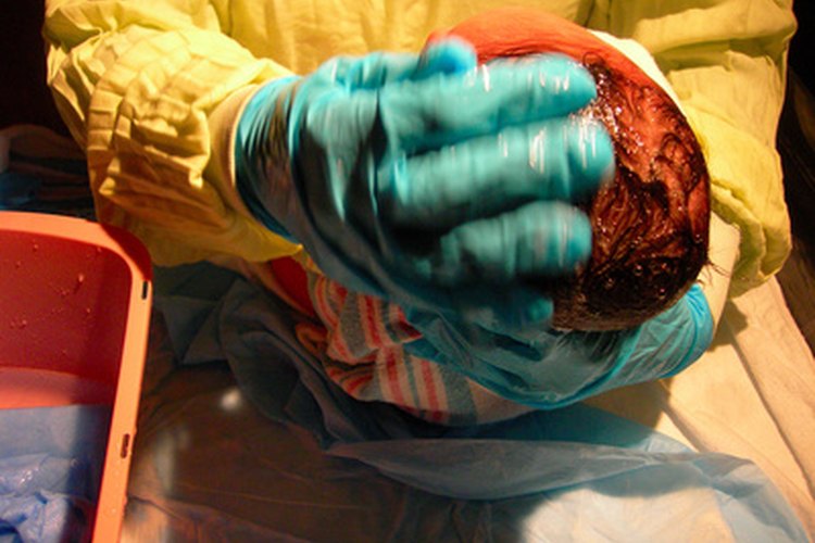 Después del parto, algunas mujeres experimentan sangrado anormal postparto.