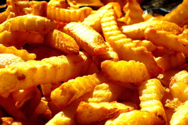Las papas fritas contienen grasas trans perjudiciales.