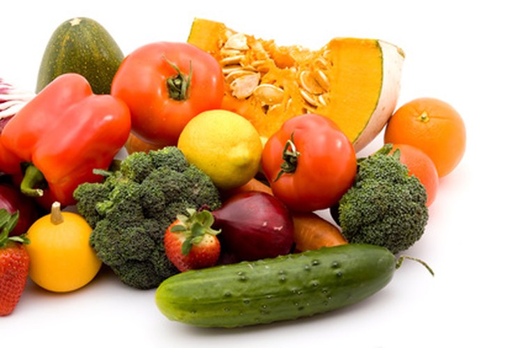 Comer una dieta con mayoría de frutas y verduras puede ayudar con los síntomas de la MS.