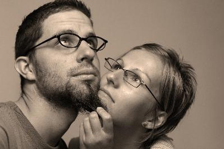 Las mujeres también tienen vello facial.