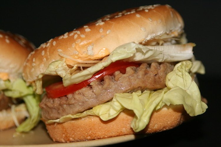 La carne roja es una buena fuente de hierro.