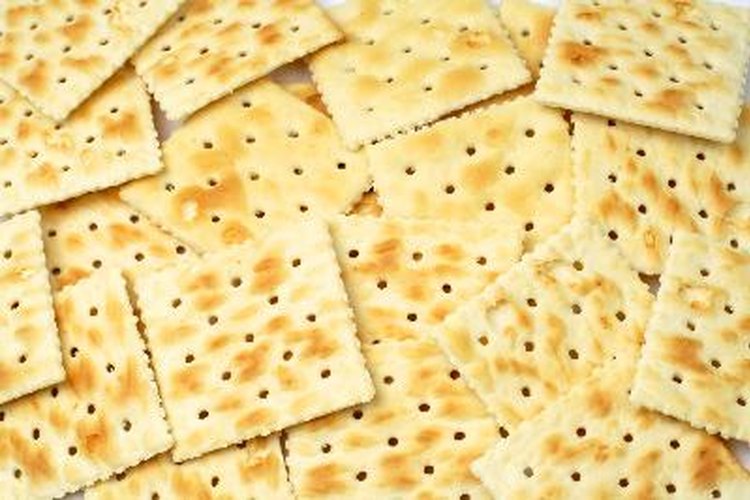 Las galletas saladas secas pueden ayudarte a eliminar el exceso de saliva.