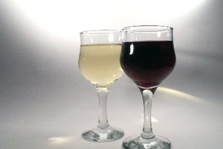 Tanto el vino blanco, como el rojo, pueden provocar reacciones alérgicas.
