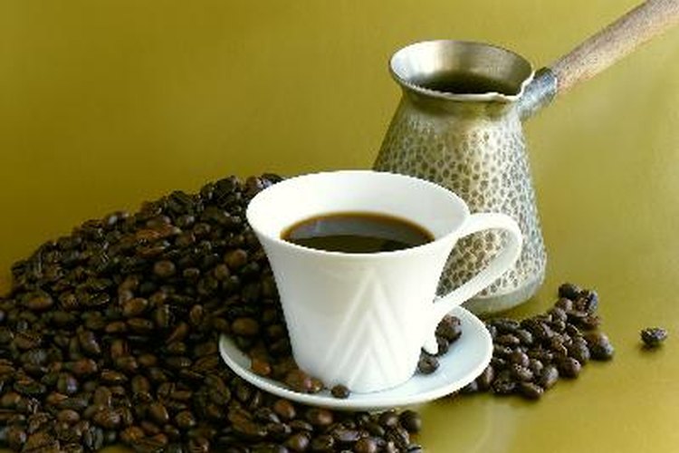 El café afecta los niveles de colesterol en algunas personas.
