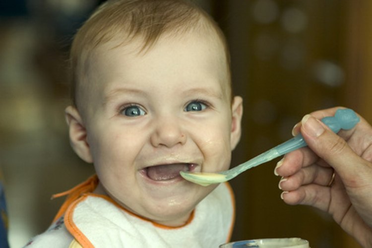 El color de la deposición de tu niño variará dependiendo de su dieta.