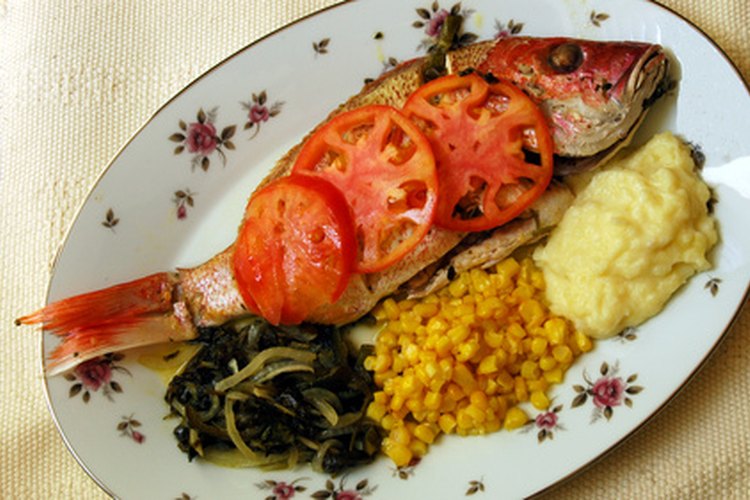 Los alimentos ricos en calcio y vitamina D pueden ayudarte a mantener la densidad ósea.