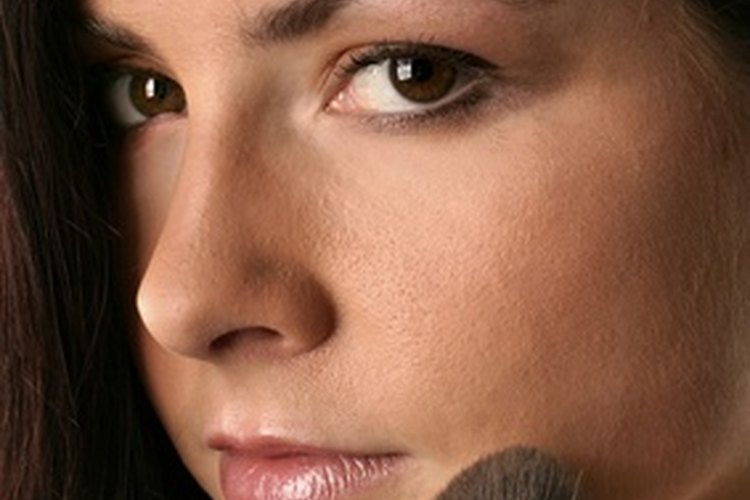 Esconde tu nariz grande con maquillaje