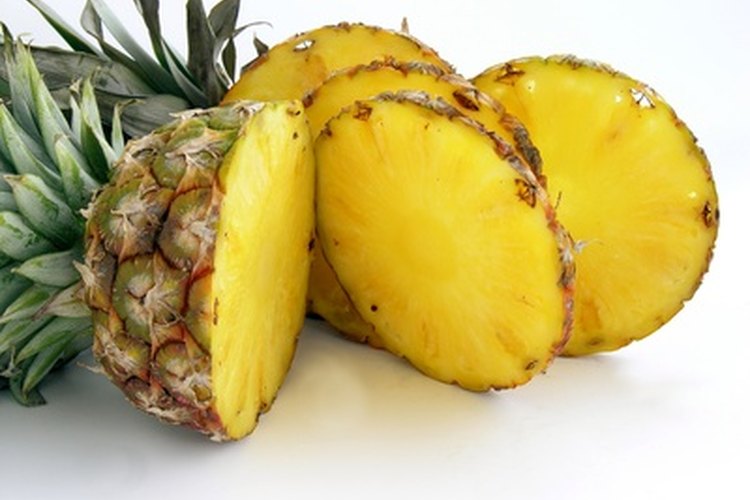 La piña es una buena fuente de potasio y vitamina C.