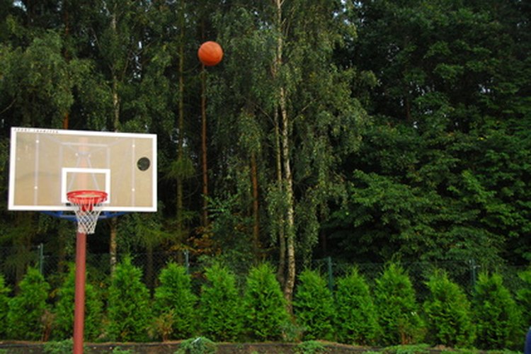 Trotar, ciclismo fijo y saltar la cuerda son de los mejores ejercicios aeróbicos para el baloncesto.