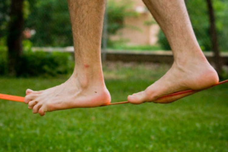 Los ejercicios regulares para la fuerza de la parte central de tu cuerpo pueden mejorar tu equilibrio.