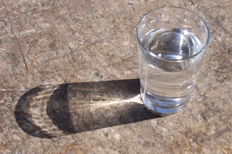 La gente suele combinar vitamina C en polvo con agua o jugo.