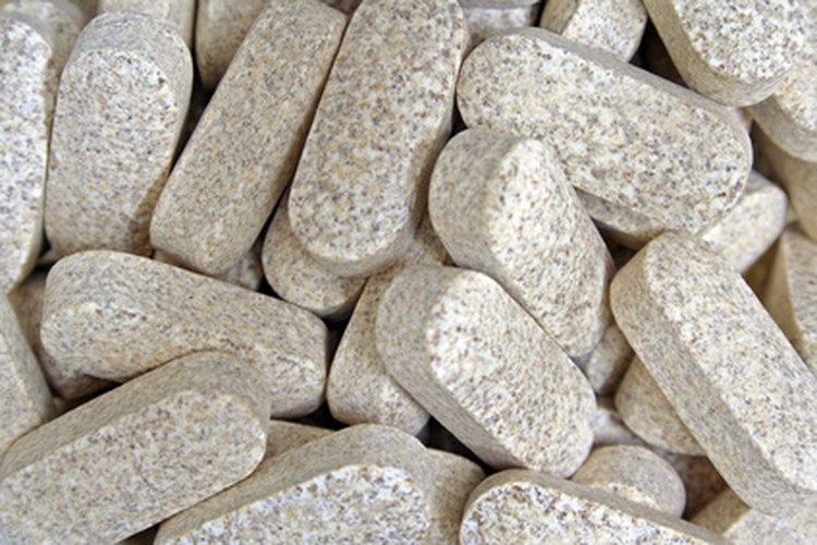 Los suplementos de enzima lactasa le dan al sistema digestivo la cantidad adecuada de lactasa para digerir la lactosa que se encuentra en el medicamento.